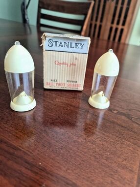 Vintage Stanley Brand Ivory Ball Point Salt & Pepper Shakers w/box EUC